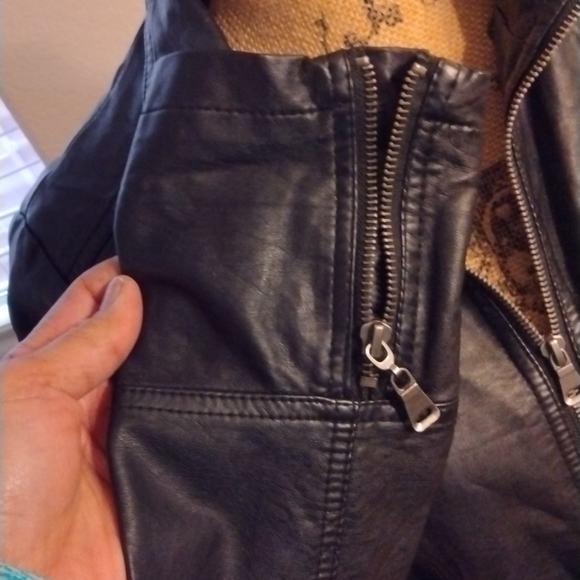 Leather Jacket - Picture 4 of 12
